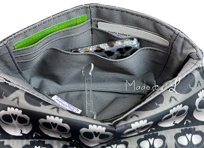 Skull Stripes Clutch